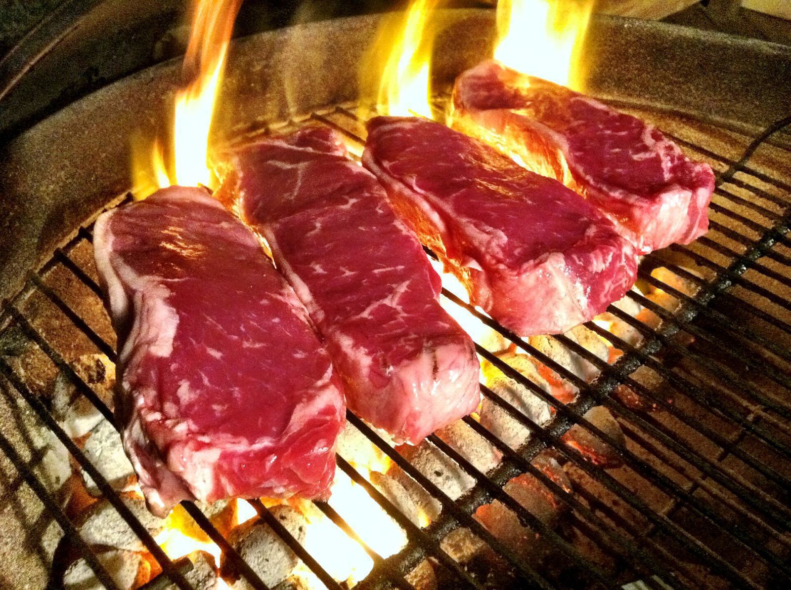 Steak van de grill bij BBQ catering Chef Speciaal