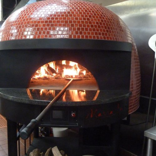 De mobiele oven wordt opgebouwd