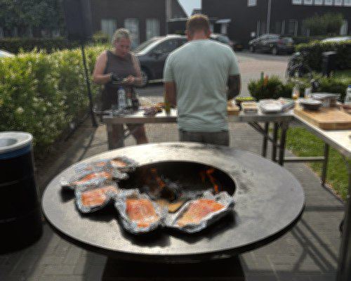 BBQ grill met vlees en vuur